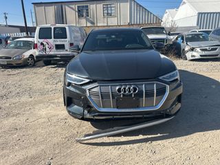 2022 Audi e-tron Premium Plus quattro - Exterior Front Center Image